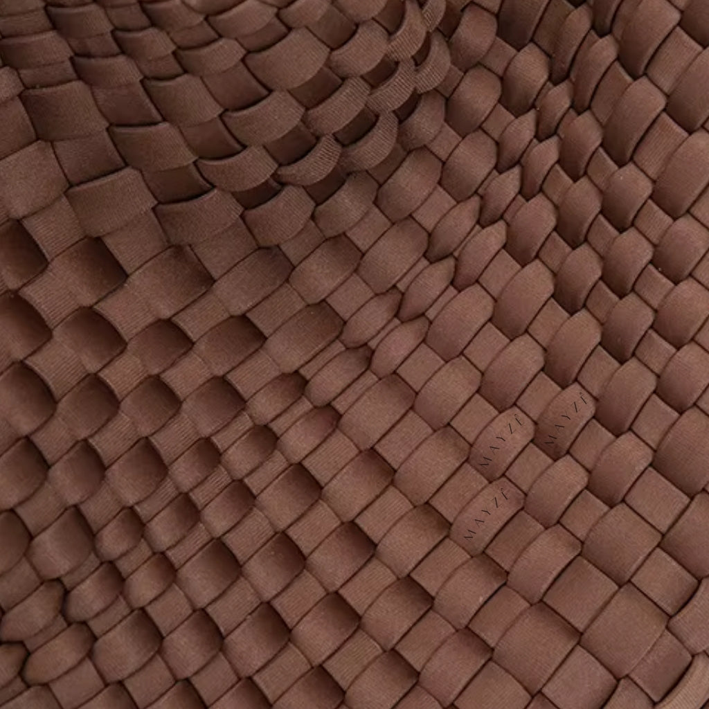 Loja Mayzê, Bolsa Grande Tressê Ingrid, bolsa grande, bolsa de ombro, bolsa trançada, bolsa da moda, bolsa do tiktok, bolsa elegante, bolsa bottega veneta, bolsa em promoção, bolsa de luxo, bolsa em alta, bolsa erika. lojamayze.com, lojamayze.com.br