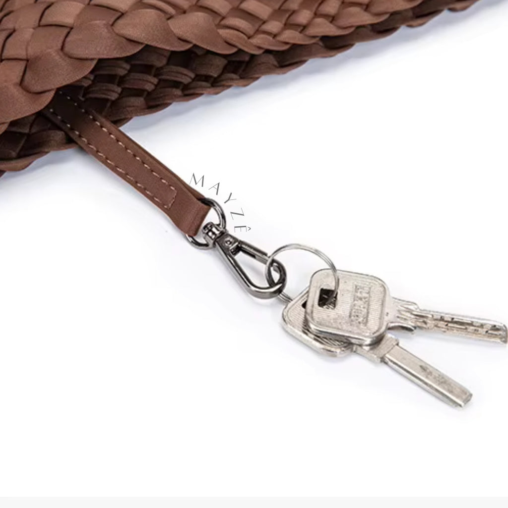 Loja Mayzê, Bolsa Grande Tressê Ingrid, bolsa grande, bolsa de ombro, bolsa trançada, bolsa da moda, bolsa do tiktok, bolsa elegante, bolsa bottega veneta, bolsa em promoção, bolsa de luxo, bolsa em alta, bolsa erika. lojamayze.com, lojamayze.com.br