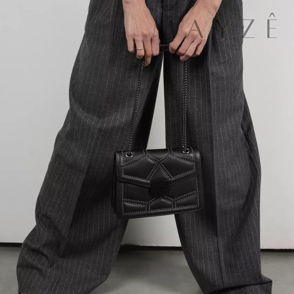 Loja Mayzê Oficial, Loja Mayzê, Mayzê, mayze, Loja de bolsas, bolsas, bolsa, bolsa Vivienne, Vivienne, bolsa de couro, bolsa pro dia a dia, crossbody, tiracolo, bolsa em alta, bolsa na moda, bolsa tiktok, bolsa instagram, bolsa em conta, bolsa em promoção, frete grátis, bolsa em promoção, bolsa com divisorias, bolsa Média, bolsa pratica, bolsa roxa, bolsa preta, bolsa diferente, bolsa elegante, bolsa chique, bolsa chic, bolsa bonita, bolsa feminina, bolsa de mulher, bolsa para mulher, bolsa coringa