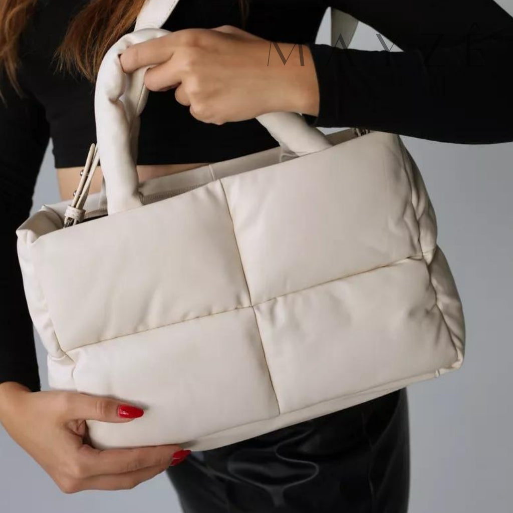 Bolsa Puffer Grande Thalya, Loja Mayzê, Bolsa Thalya, Bolsa soft, bolsa elegante, bolsa moderna, bolsa chique, bolsa européia, bolsa de luxo, bolsa de frio, bolsa confortável, bolsa em promoção, bolsa de material alcochoado, mayze, mayzê