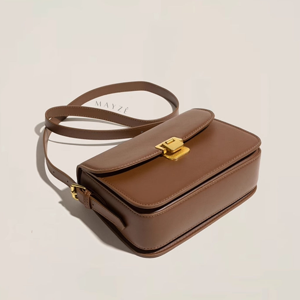 Bolsa De Ombro Flap Nágila, Loja Mayzê, Bolsa Nágila, bolsa de couro, bolsa de luxo, bolsa de grife, bolsa elegante, bolsa de festa, bolsa versátil, bolsa bonita, bolsa fashion, bolsa em promoção, mayze, lojamayze.com, lojamayze.com.br