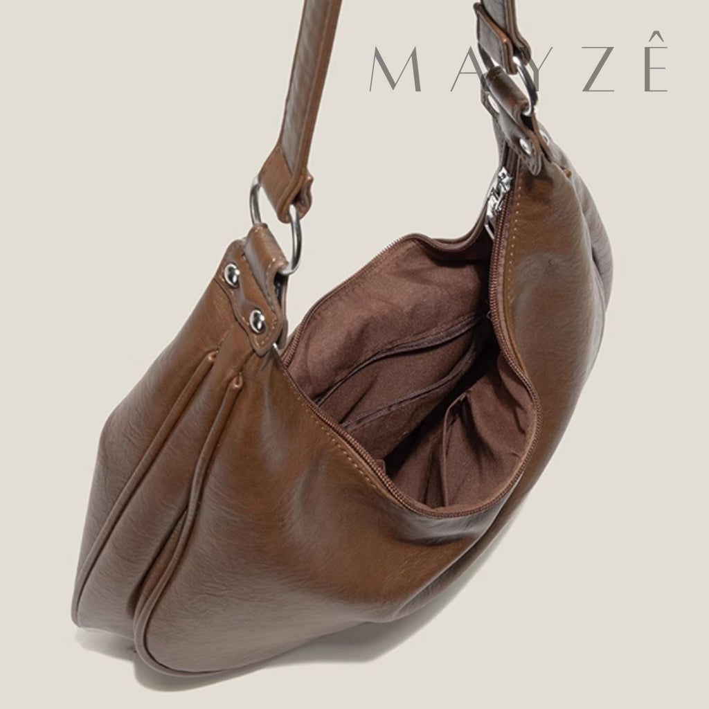 Bolsa De Ombro Feminina Marta, Loja Mayzê, Bolsa Marta, Bolsa de couro, bolsa grande, bolsa tote, bolsa de ombro, tote bag, bolsa espaçosa, bolsa elegante, bolsa coringa, bolsa vintage, bolsa versátil, bolsa em promoção, mayzê, mayze, lojamayze.com, lojamayze.com.br