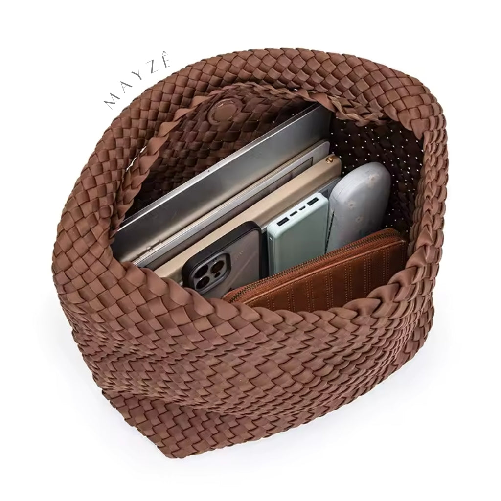 Loja Mayzê, Bolsa Grande Tressê Ingrid, bolsa grande, bolsa de ombro, bolsa trançada, bolsa da moda, bolsa do tiktok, bolsa elegante, bolsa bottega veneta, bolsa em promoção, bolsa de luxo, bolsa em alta, bolsa erika. lojamayze.com, lojamayze.com.br