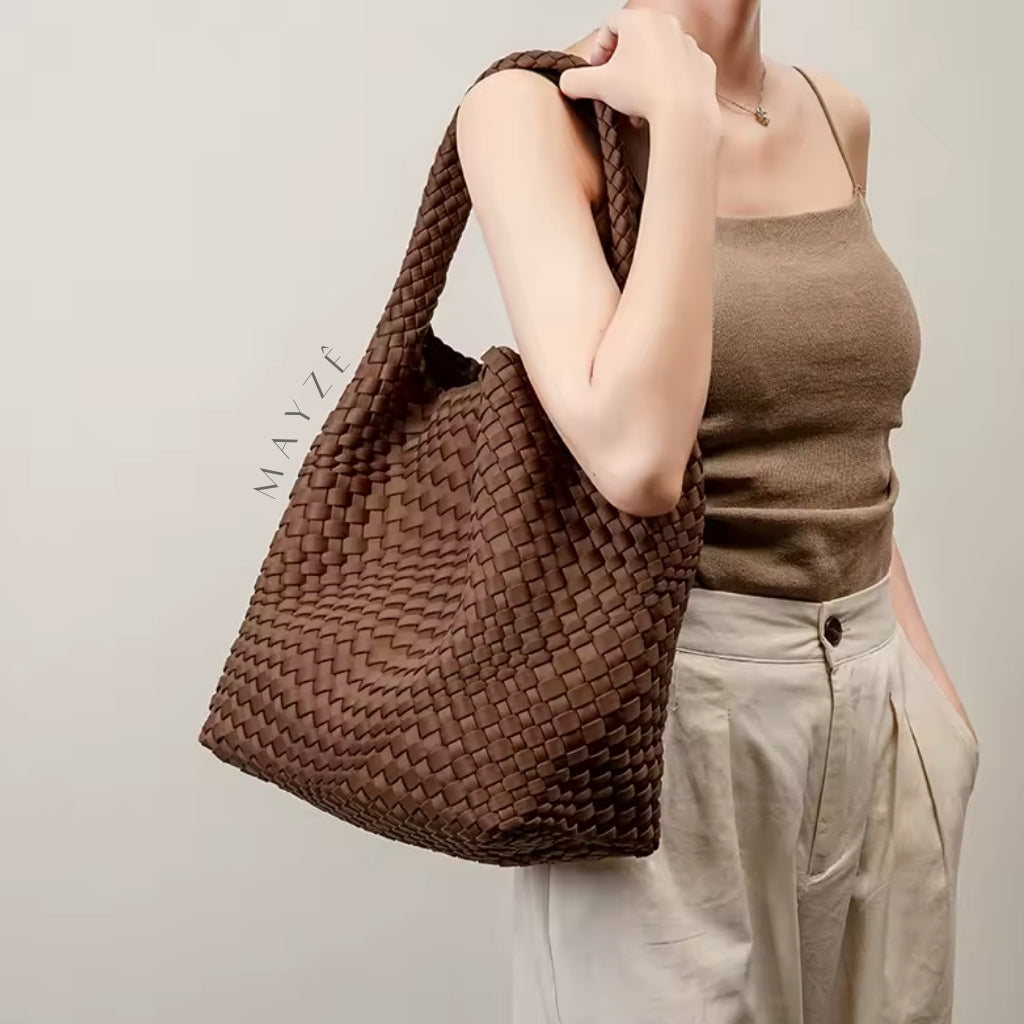 Loja Mayzê, Bolsa Grande Tressê Ingrid, bolsa grande, bolsa de ombro, bolsa trançada, bolsa da moda, bolsa do tiktok, bolsa elegante, bolsa bottega veneta, bolsa em promoção, bolsa de luxo, bolsa em alta, bolsa erika. lojamayze.com, lojamayze.com.br