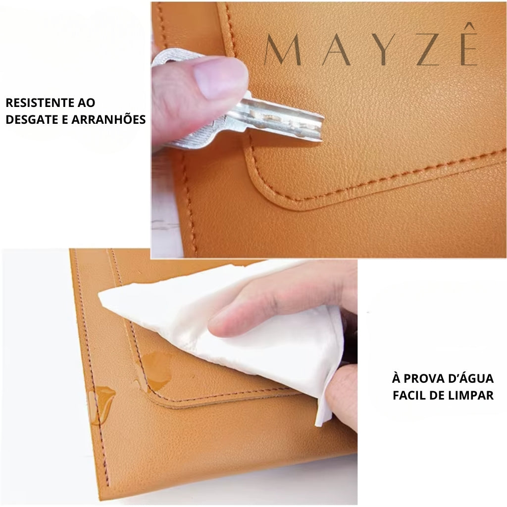 Bolsa Para Notebook Minimalista Aurora, Loja Mayzê Oficial, Loja Mayzê, Mayzê, mayze, Loja de bolsas, bolsas, bolsa de couro, bolsa pro dia a dia, crossbody, tiracolo, bolsa em alta, bolsa na moda, bolsa tiktok, bolsa instagram, bolsa em conta, bolsa em promoção, frete grátis, bolsa em promoção, bolsa com divisorias, bolsa bonita, bolsa pratica, bolsa Marrom, bolsa preta, bolsa diferente, bolsa elegante, bolsa chique, bolsa bonita, notebook, bolsa para notebook, www.lojamayze.com.br, www.lojamayze.com