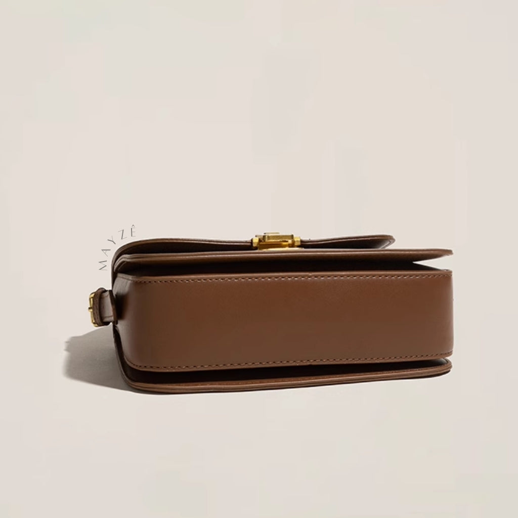 Bolsa De Ombro Flap Nágila, Loja Mayzê, Bolsa Nágila, bolsa de couro, bolsa de luxo, bolsa de grife, bolsa elegante, bolsa de festa, bolsa versátil, bolsa bonita, bolsa fashion, bolsa em promoção, mayze, lojamayze.com, lojamayze.com.br