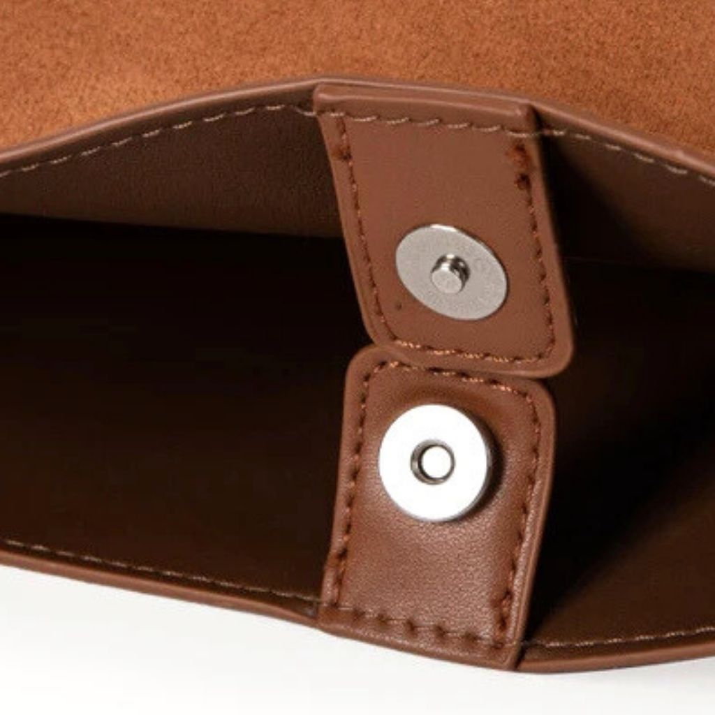 Bolsa Tiracolo Acamurçada Bucket Louise, Loja Mayzê, camurça, bolsa de camurça mayze, lojamayze.com, lojamayze.com.br