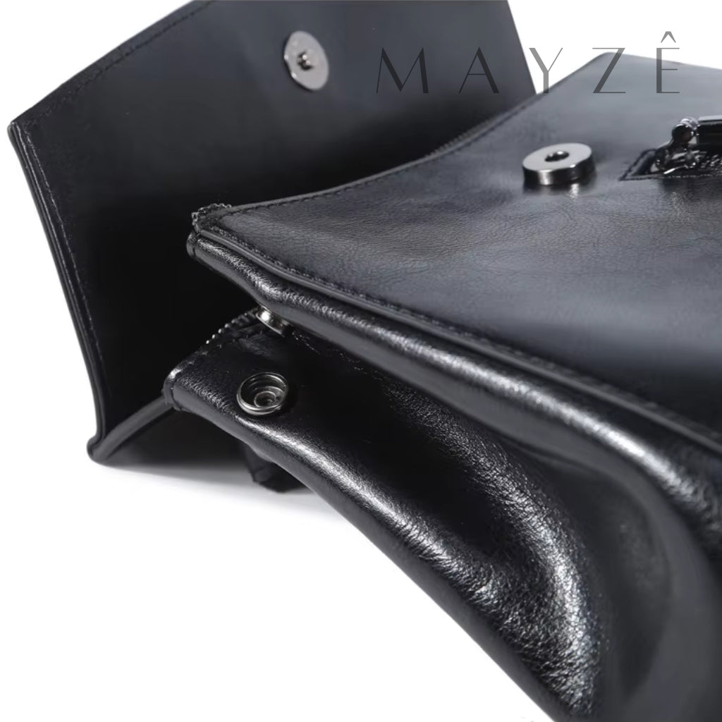 Bolsa Couro Legítimo Acadêmica Iris, Loja Mayzê Oficial, Mayzê, loja mayze, mochila de escola, mochila de couro, bolsa de couro, mochila para faculdade, mochila para escola, bolsa feminina, bolsa tiracolo, bolsa média, bolsa em alta, bolsa para faculdade, lojamayze.com.br, lojamayze.com