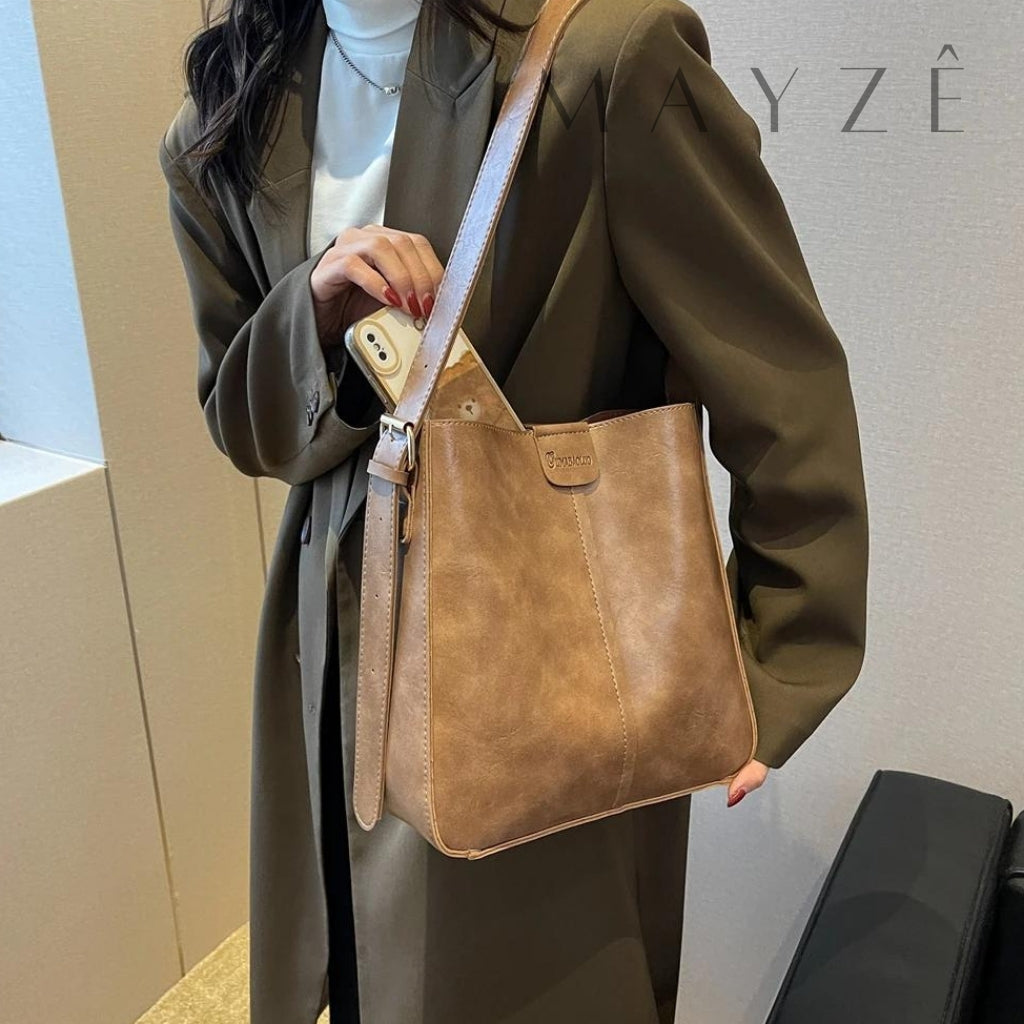 Loja Mayzê Oficial, Loja Mayzê, loja mayze, mayzê, mayze, loja de bolsas, bolsas, bolsa de couro, bolsa marrom claro, bolsa marrom escuro, bolsa café, bolsa preta, bolsa de couro, bolsa pro tia a dia, bolsa tote, bolsa crossbody, bolsa em conta, bolsa barata, bolsa na moda, bolsa da moda, bolda da mayzê, bolsa em alta, bolsa elegante