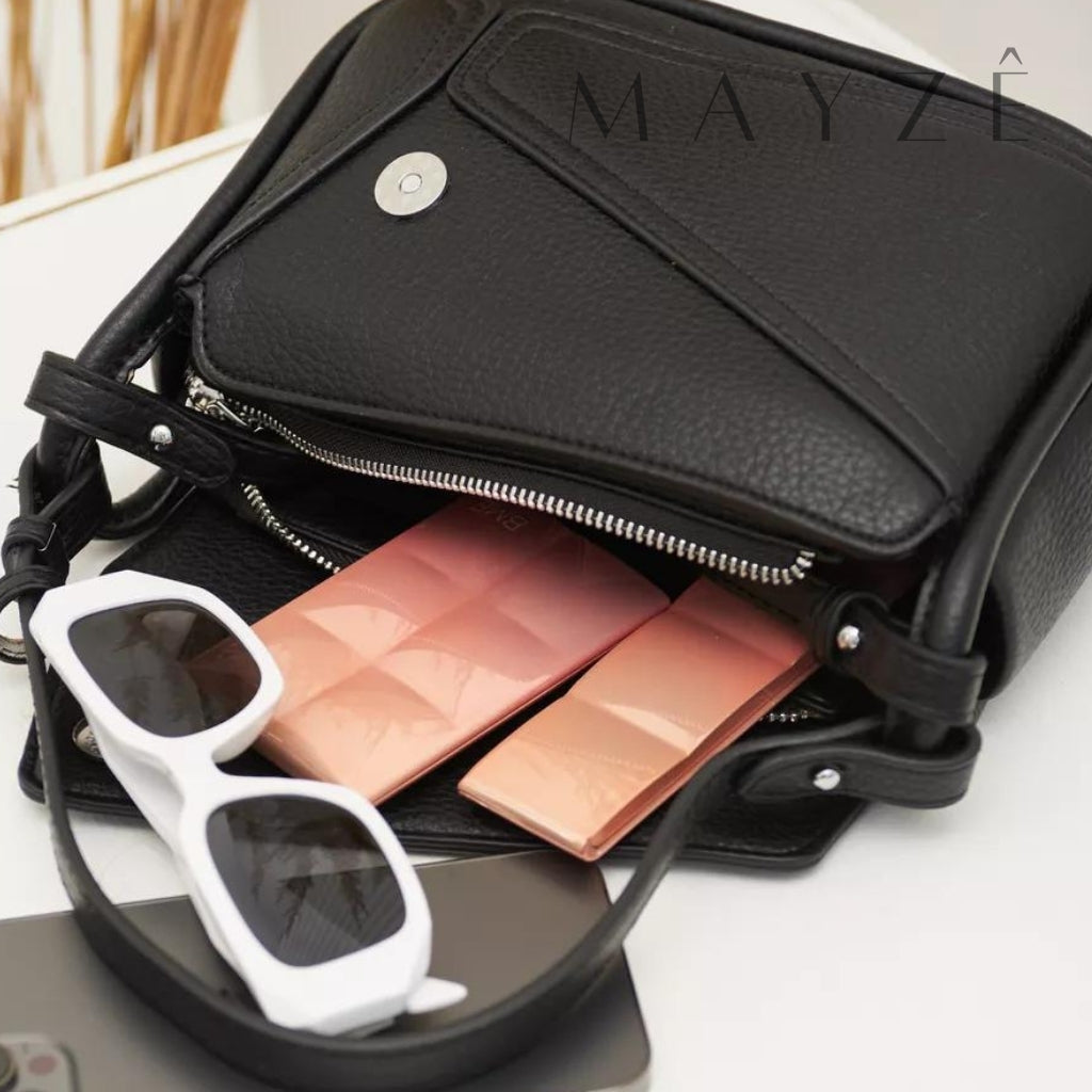 Bolsa Média Tiracolo Lena, Loja Mayzê, Bolsa Lena, bolsa de grife, bolsa estilosa, bolsa da moda, bolsa feminina, bolsa de couro, bolsa famosa, bolsa em alta, loja mayze, www.lojamayze.com, www.lojamayze.com.br, bolsa feminina