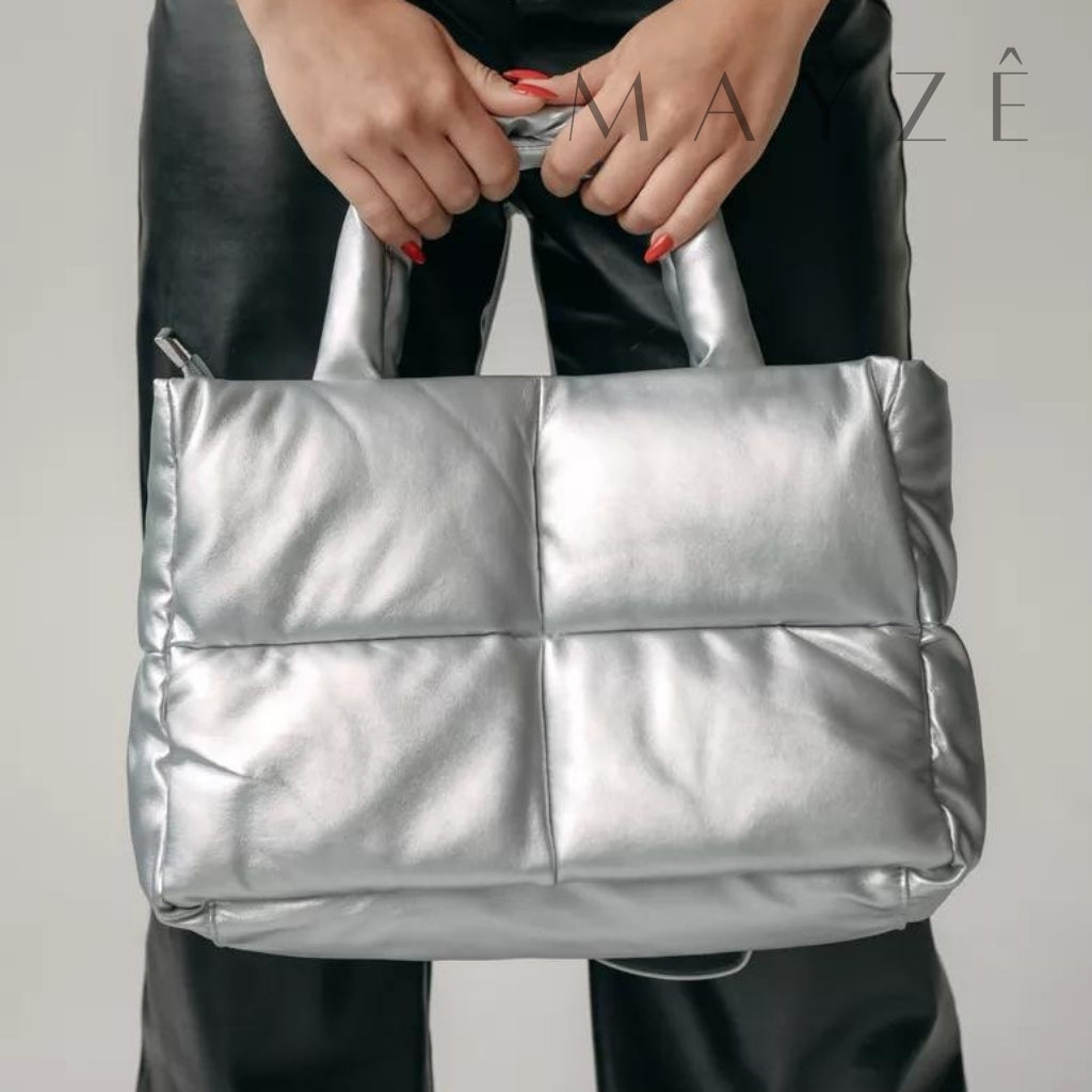 Bolsa Puffer Grande Thalya, Loja Mayzê, Bolsa Thalya, Bolsa soft, bolsa elegante, bolsa moderna, bolsa chique, bolsa européia, bolsa de luxo, bolsa de frio, bolsa confortável, bolsa em promoção, bolsa de material alcochoado, mayze, mayzê