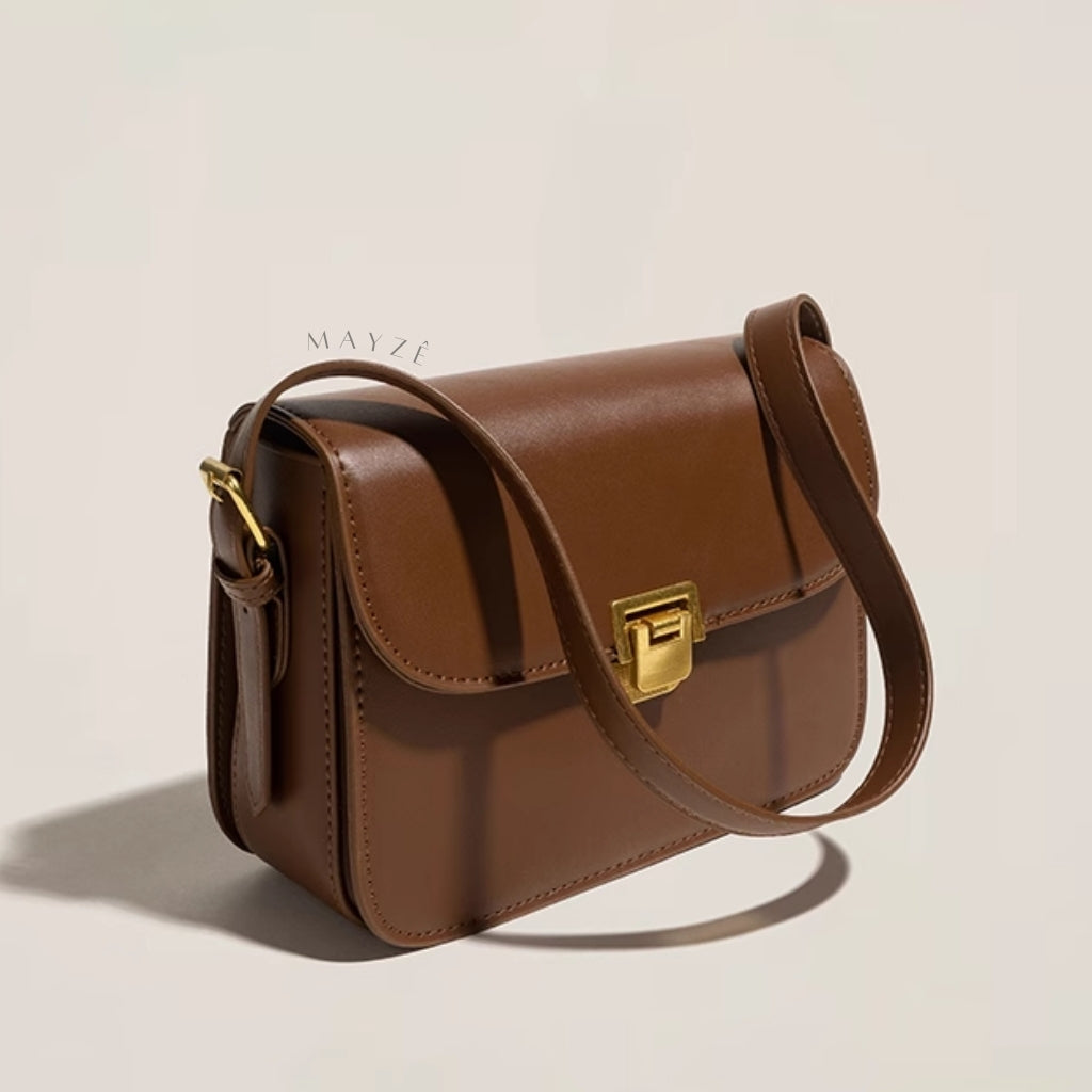 Bolsa De Ombro Flap Nágila, Loja Mayzê, Bolsa Nágila, bolsa de couro, bolsa de luxo, bolsa de grife, bolsa elegante, bolsa de festa, bolsa versátil, bolsa bonita, bolsa fashion, bolsa em promoção, mayze, lojamayze.com, lojamayze.com.br