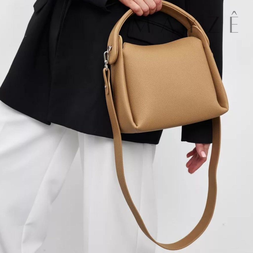 Bolsa Handbag Couro Legítimo Afrodite, Loja Mayzê, Bolsa Afrodite, bola elegante, bolsa de couro, bolsa em alta, bolsa de influencer, bolsa do instagram, bolsa famosa, bolsa feminina, bolsa tiracolo, bolsa de mão, bolsa versátil, bolsa em promoção, loja de bolsas, mayze