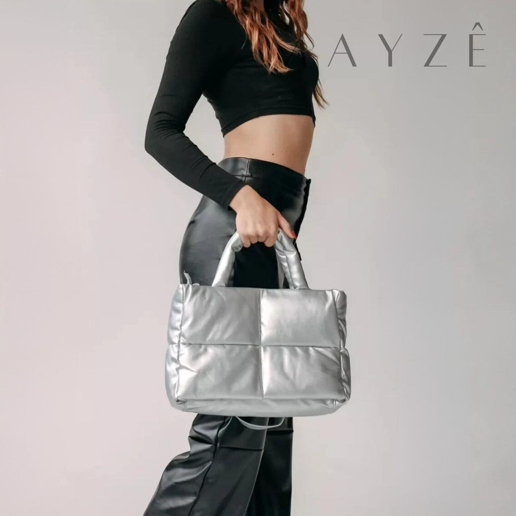 Bolsa Puffer Grande Thalya, Loja Mayzê, Bolsa Thalya, Bolsa soft, bolsa elegante, bolsa moderna, bolsa chique, bolsa européia, bolsa de luxo, bolsa de frio, bolsa confortável, bolsa em promoção, bolsa de material alcochoado, mayze, mayzê