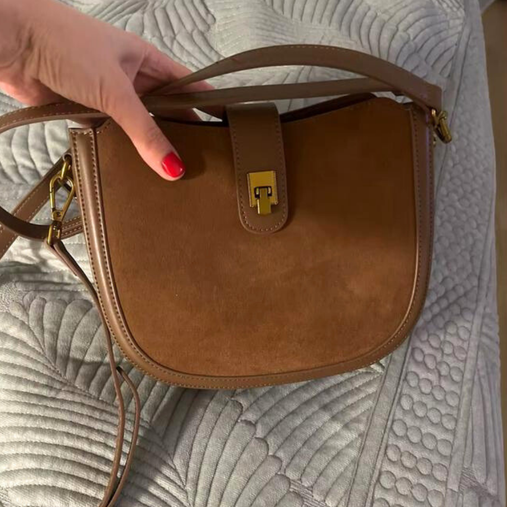 Bolsa Pequena Tiracolo Camurça Yvonne, Loja Mayzê, camurça, bolsa de camurça mayze, lojamayze.com, lojamayze.com.br