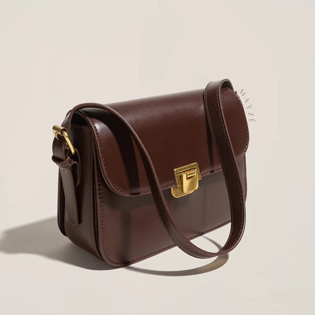 Bolsa De Ombro Flap Nágila, Loja Mayzê, Bolsa Nágila, bolsa de couro, bolsa de luxo, bolsa de grife, bolsa elegante, bolsa de festa, bolsa versátil, bolsa bonita, bolsa fashion, bolsa em promoção, mayze, lojamayze.com, lojamayze.com.br