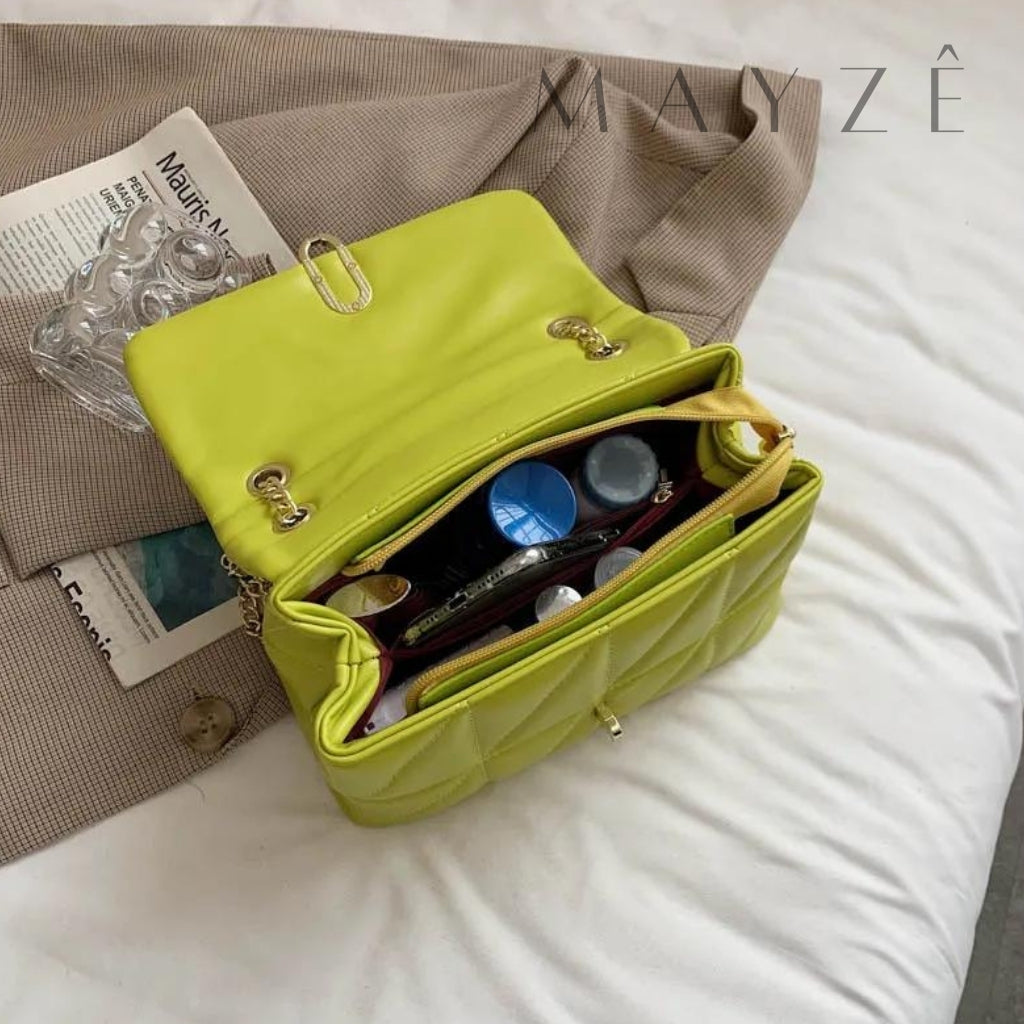 Bolsa Média Matelassê Isadora, Loja Mayzê Oficial, Loja Mayzê, Mayzê, mayze, Loja de bolsas, bolsas, bolsa, bolsa Isadora, Isadora, bolsa de couro, bolsa pro dia a dia, bolsa de ombro, tiracolo, bolsa em alta, bolsa na moda, bolsa tiktok, bolsa instagram, bolsa em conta, bolsa em promoção, frete grátis, bolsa em promoção, bolsa com divisorias, bolsa grande, bolsa pratica, bolsa bege, bolsa preta, bolsa diferente, bolsa elegante, bolsa chique, bolsa chic, bolsa bonita