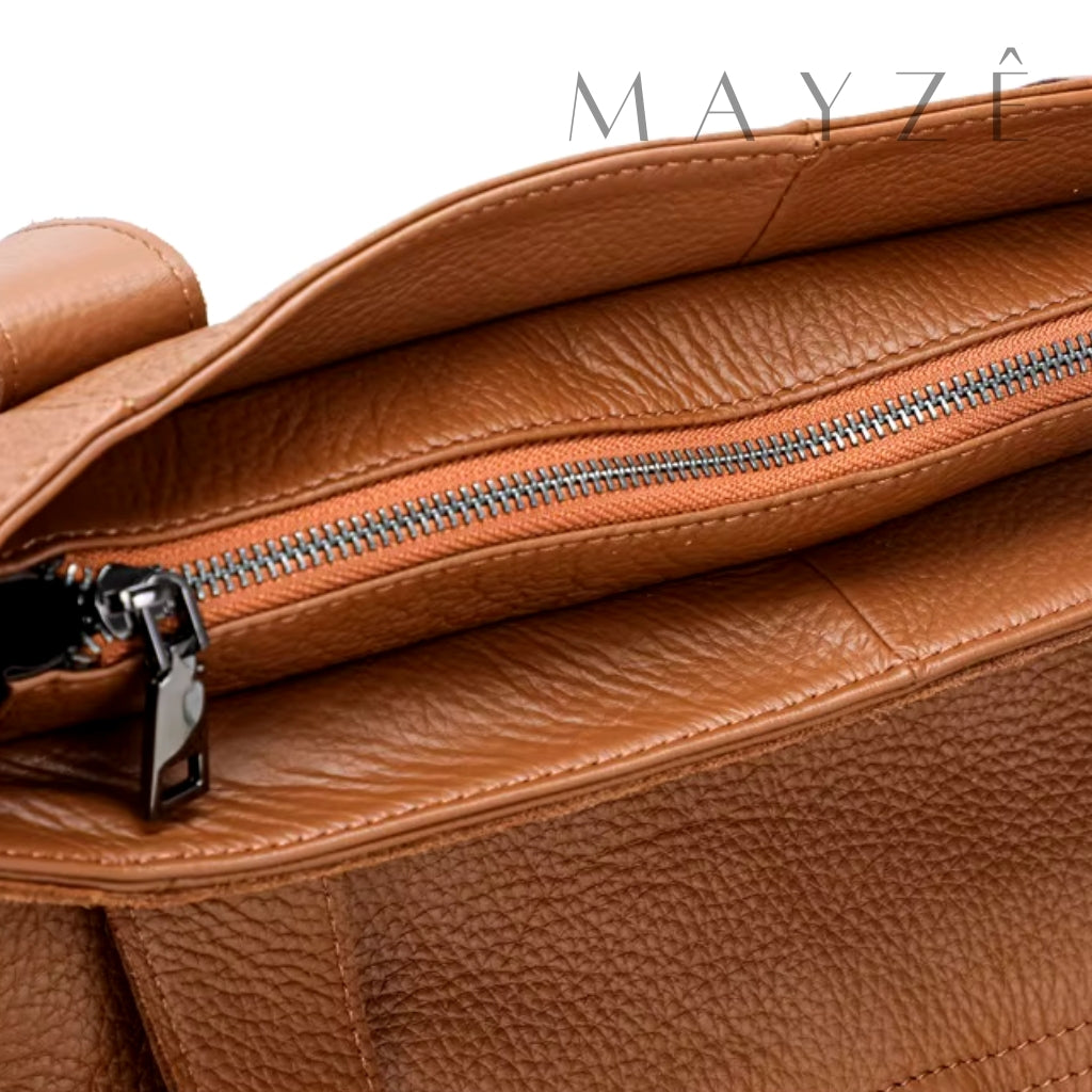 Bolsa Feminina Couro Legítimo Emma, Loja Mayzê, Bolsa Emma, bolsa de couro, bolsa de couro genuíno, bolsa de couro legítimo, bolsa durável, bolsa elegante, bolsa em alta, bolsa feminina, bolsa de mulher, bolsa versátil, bolsa da moda, bolsa de luxo, bolsa de grife, bolsa média, bolsa para o dia a dia, bolsa para uso diário, bolsa em promoção, bolsa da arezzo, bolsa da louis vuitton, bolsa da chanel, bolsa da gucci, mayze, loja mayze, www.lojamayze.com.br,www.lojamayze.com