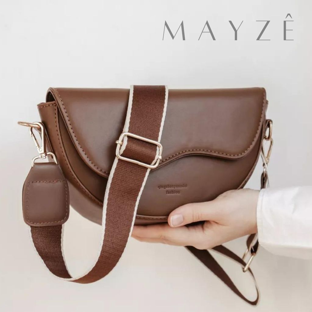 Bolsa Crossbody Lavínia, Loja Mayzê, bolsa de moda, bolsa de grife, bolsa lavínia, bolsa feminina, bolsa assimétrica, bolsa elegante, bolsa versátil, bolsa em promoção, lojamayze.com.br, lojamayze.com