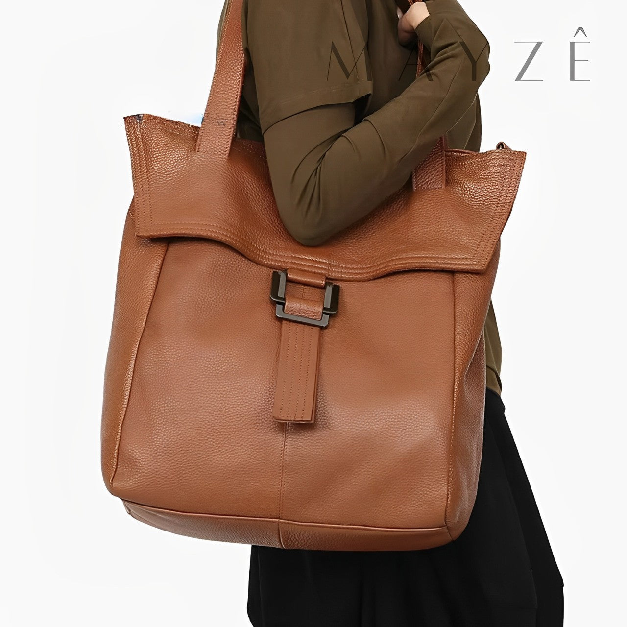 Bolsa Feminina Couro Legítimo Emma, Loja Mayzê, Bolsa Emma, bolsa de couro, bolsa de couro genuíno, bolsa de couro legítimo, bolsa durável, bolsa elegante, bolsa em alta, bolsa feminina, bolsa de mulher, bolsa versátil, bolsa da moda, bolsa de luxo, bolsa de grife, bolsa média, bolsa para o dia a dia, bolsa para uso diário, bolsa em promoção, bolsa da arezzo, bolsa da louis vuitton, bolsa da chanel, bolsa da gucci, mayze, loja mayze, www.lojamayze.com.br,www.lojamayze.com