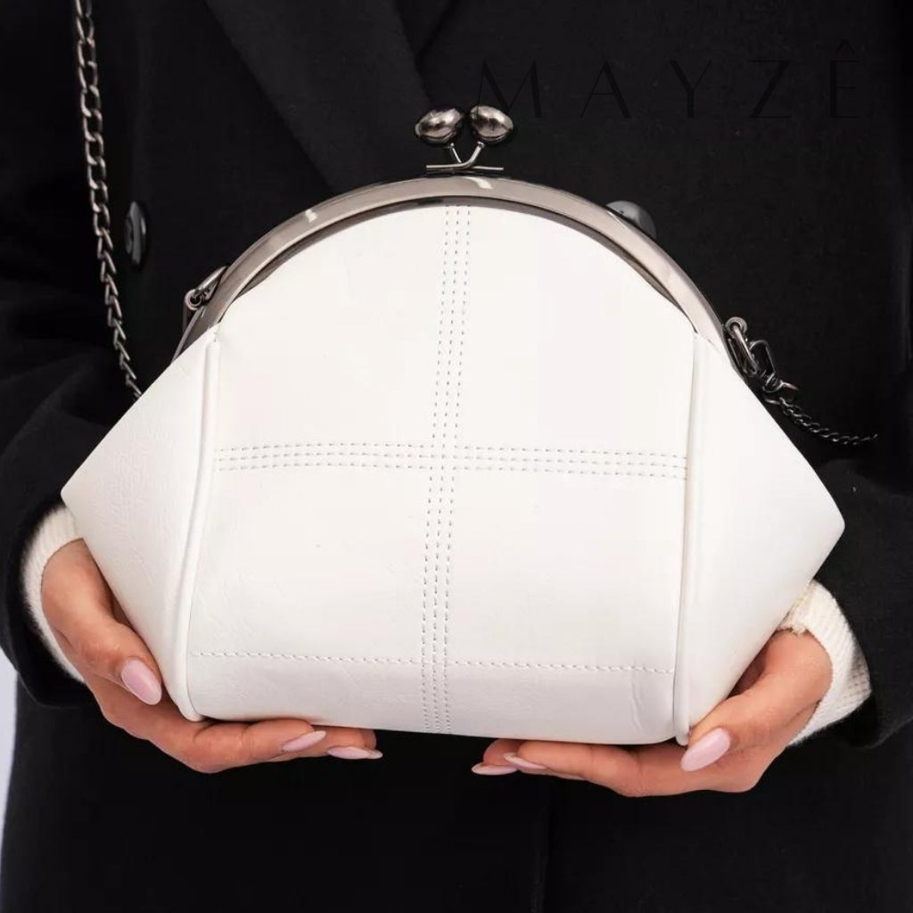 Loja Mayzê, Bolsa Silvana, bolsa média, bolsa preta, bolsa elegante, bolsa diferente, mayze, mayzê,bolsa de ombro, bolsa com alça de metal