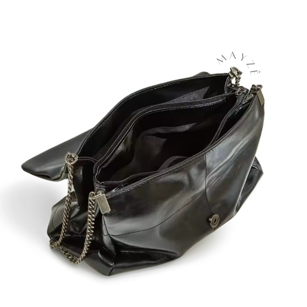 Bolsa Flap Feminina Laila, Loja Mayzê Oficial, Loja Mayzê, Mayzê, mayze, Loja de bolsas, bolsas, bolsa, bolsa Laila, Laila, bolsa de couro, bolsa pro dia a dia, bolsa de ombro, tiracolo, bolsa em alta, bolsa na moda, bolsa tiktok, bolsa instagram, bolsa em conta, bolsa em promoção, frete grátis, bolsa em promoção, bolsa com divisorias, bolsa grande, bolsa pratica, bolsa preta, bolsa diferente, bolsa elegante, bolsa chique, www.lojamayze.com.br, www.lojamayze.com