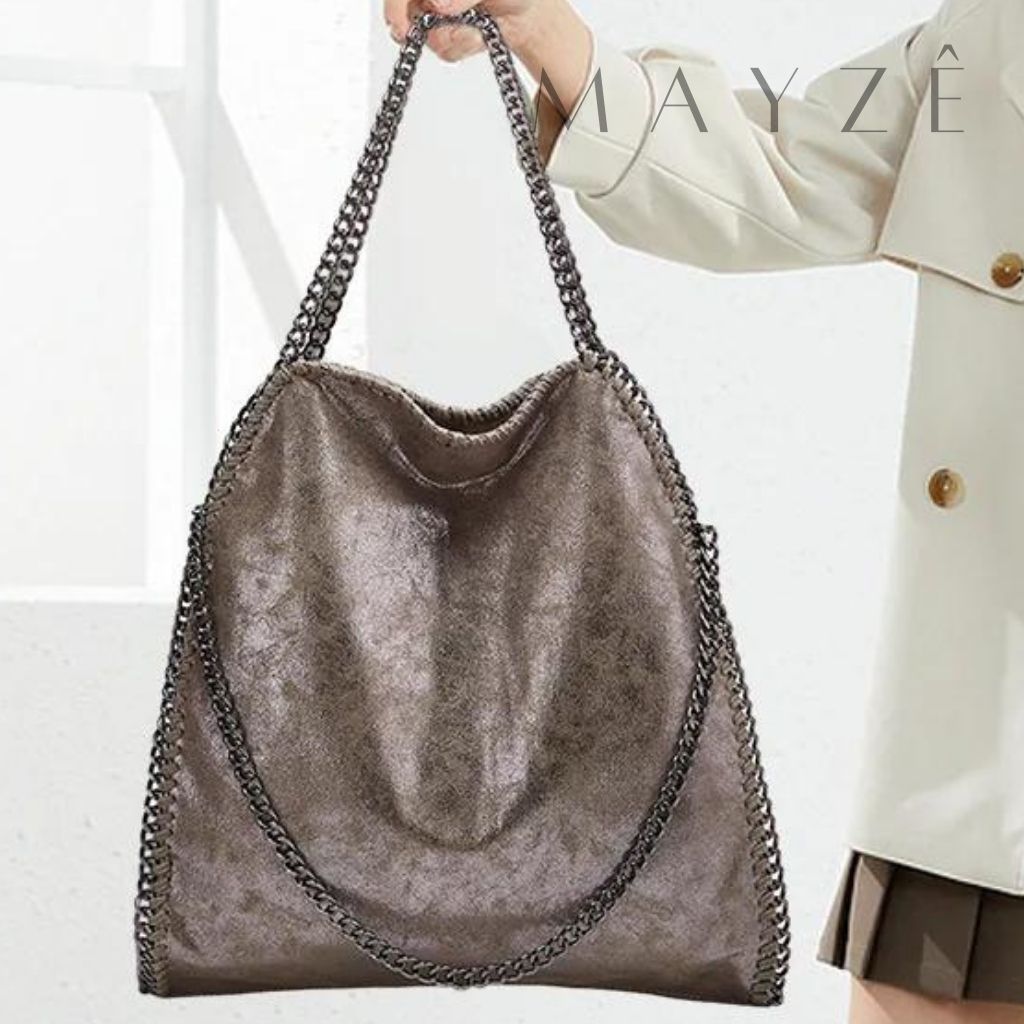 Bolsa Grande Tote Hortência, Loja Mayzê, Bolsa Hortência, Bolsa tote bag, bolsa grande, bolsa espaçosa, bolsa elegante, bolsa de grife, bolsa de luxo, bolsa feminina, bolsa versátil, bolsa tipo saco, bolsa em promoção, bolsa com correntes, bolsa de faculdade, mayzê, mayze, lojamayze.com, lojamayze.com.br