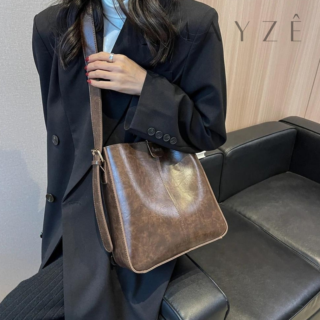 Loja Mayzê Oficial, Loja Mayzê, loja mayze, mayzê, mayze, loja de bolsas, bolsas, bolsa de couro, bolsa marrom claro, bolsa marrom escuro, bolsa café, bolsa preta, bolsa de couro, bolsa pro tia a dia, bolsa tote, bolsa crossbody, bolsa em conta, bolsa barata, bolsa na moda, bolsa da moda, bolda da mayzê, bolsa em alta, bolsa elegante