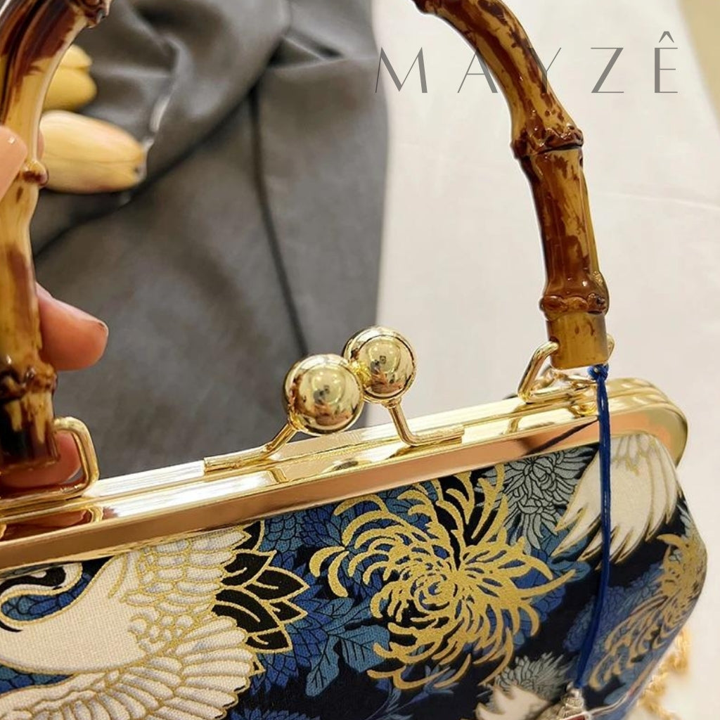 Bolsa Clássica Fecho da Vovó Yihwa, Loja Mayzê Oficial, Loja Mayzê, Mayzê, mayze, Loja de bolsas, bolsas, bolsa, bolsa Yihwa, Yihwa, bolsa de couro, bolsa pro dia a dia, bolsa de ombro, tiracolo, bolsa em alta, bolsa na moda, bolsa tiktok, bolsa instagram, bolsa em conta, bolsa em promoção, frete grátis, bolsa em promoção, bolsa com divisorias, bolsa grande, bolsa pratica, bolsa Marrom, bolsa Colorida, bolsa diferente, bolsa elegante, bolsa chique, bolsa chic, bolsa bonita