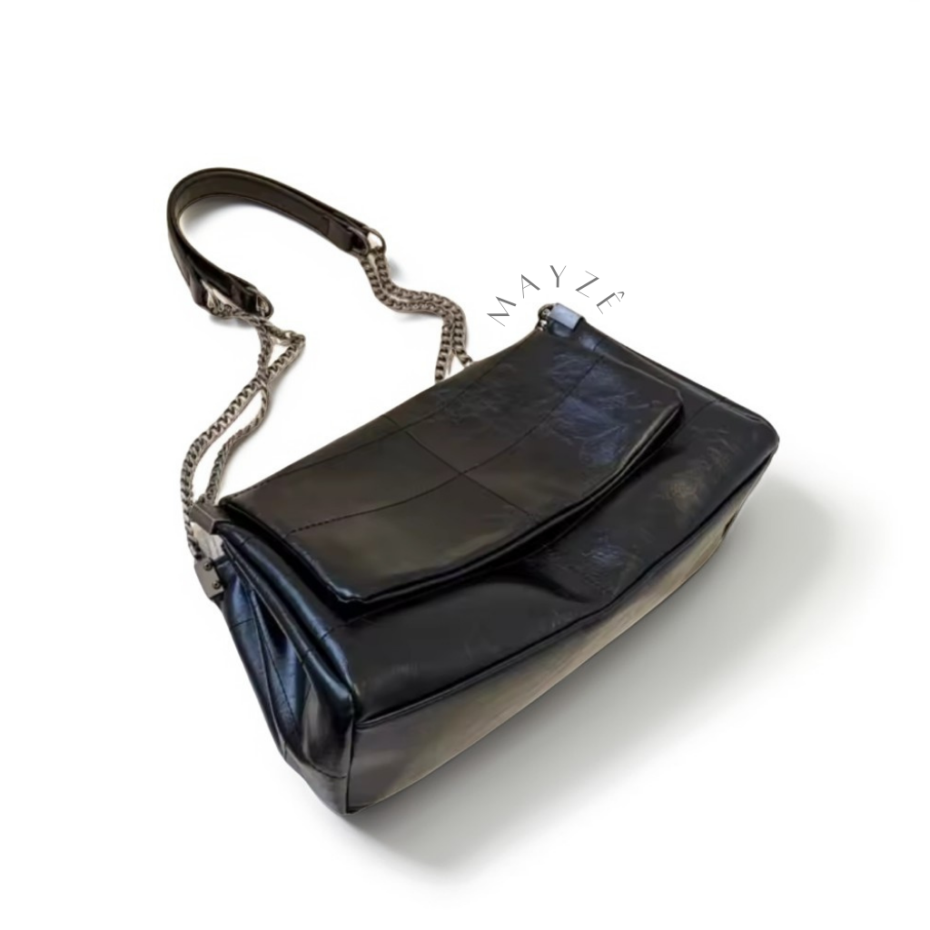 Bolsa Flap Feminina Laila, Loja Mayzê Oficial, Loja Mayzê, Mayzê, mayze, Loja de bolsas, bolsas, bolsa, bolsa Laila, Laila, bolsa de couro, bolsa pro dia a dia, bolsa de ombro, tiracolo, bolsa em alta, bolsa na moda, bolsa tiktok, bolsa instagram, bolsa em conta, bolsa em promoção, frete grátis, bolsa em promoção, bolsa com divisorias, bolsa grande, bolsa pratica, bolsa preta, bolsa diferente, bolsa elegante, bolsa chique, www.lojamayze.com.br, www.lojamayze.com