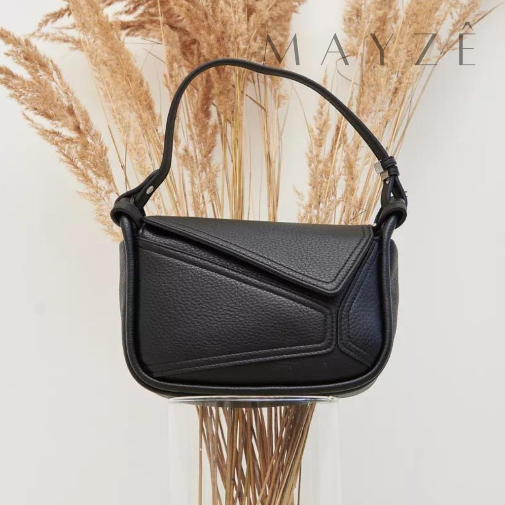 Bolsa Média Tiracolo Lena, Loja Mayzê, Bolsa Lena, bolsa de grife, bolsa estilosa, bolsa da moda, bolsa feminina, bolsa de couro, bolsa famosa, bolsa em alta, loja mayze, www.lojamayze.com, www.lojamayze.com.br, bolsa feminina