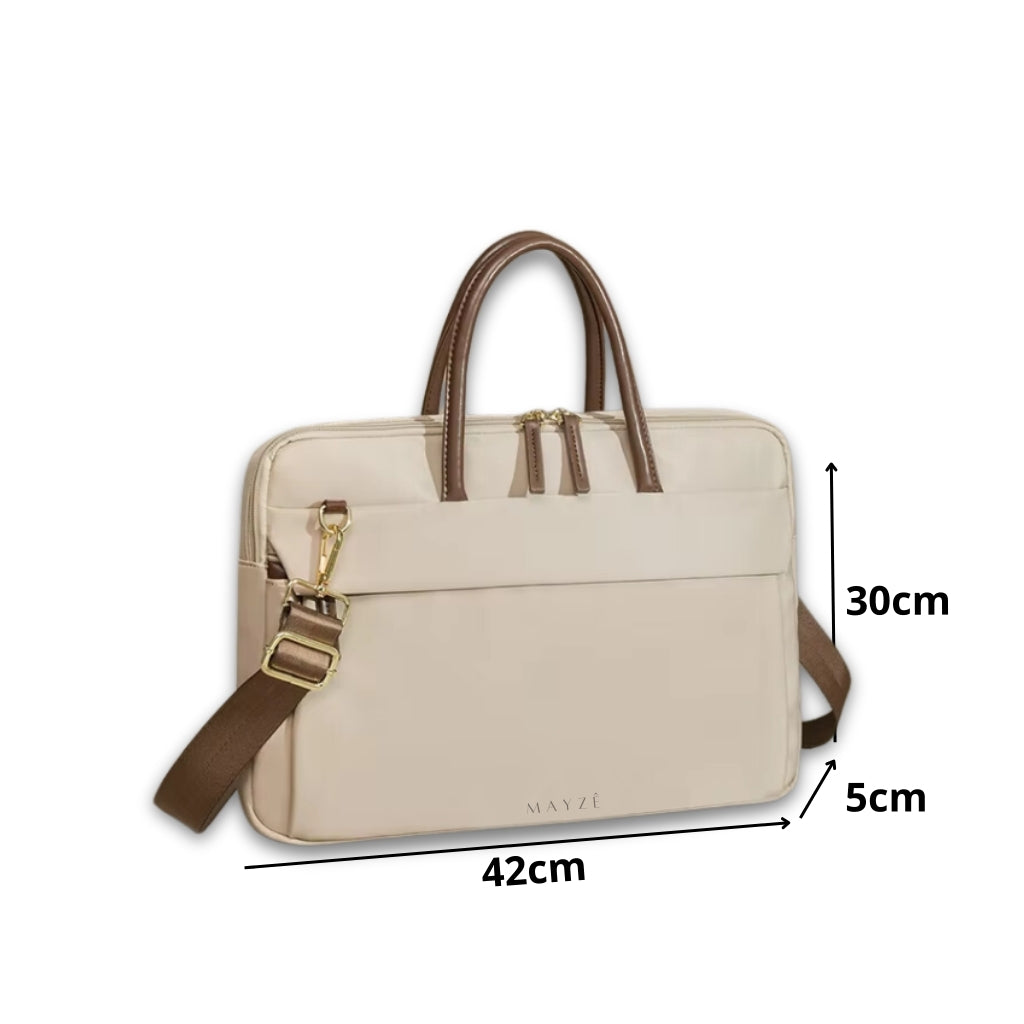 Bolsa Para Notebook Acadêmica Verena, Loja Mayzê Oficial, Loja Mayzê, Mayzê, mayze, Loja de bolsas, bolsas, bolsa de couro, bolsa pro dia a dia, crossbody, tiracolo, bolsa em alta, bolsa na moda, bolsa tiktok, bolsa instagram, bolsa em conta, bolsa em promoção, frete grátis, bolsa em promoção, bolsa com divisorias, bolsa bonita, bolsa pratica, bolsa Marrom, bolsa preta, bolsa diferente, bolsa elegante, bolsa chique, bolsa bonita, notebook, bolsa para notebook, www.lojamayze.com.br, www.lojamayze.com