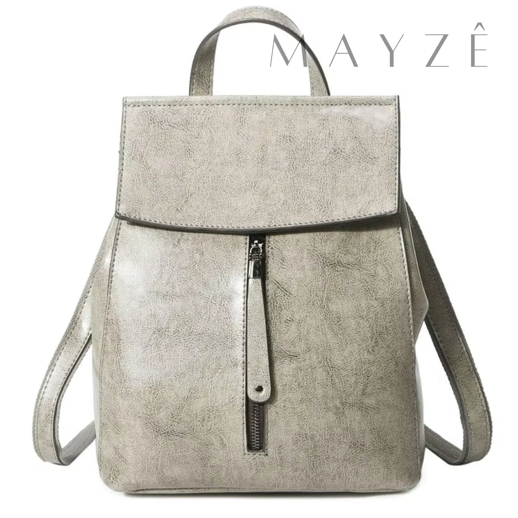 Bolsa Couro Legítimo Acadêmica Iris, Loja Mayzê Oficial, Mayzê, loja mayze, mochila de escola, mochila de couro, bolsa de couro, mochila para faculdade, mochila para escola, bolsa feminina, bolsa tiracolo, bolsa média, bolsa em alta, bolsa para faculdade, lojamayze.com.br, lojamayze.com