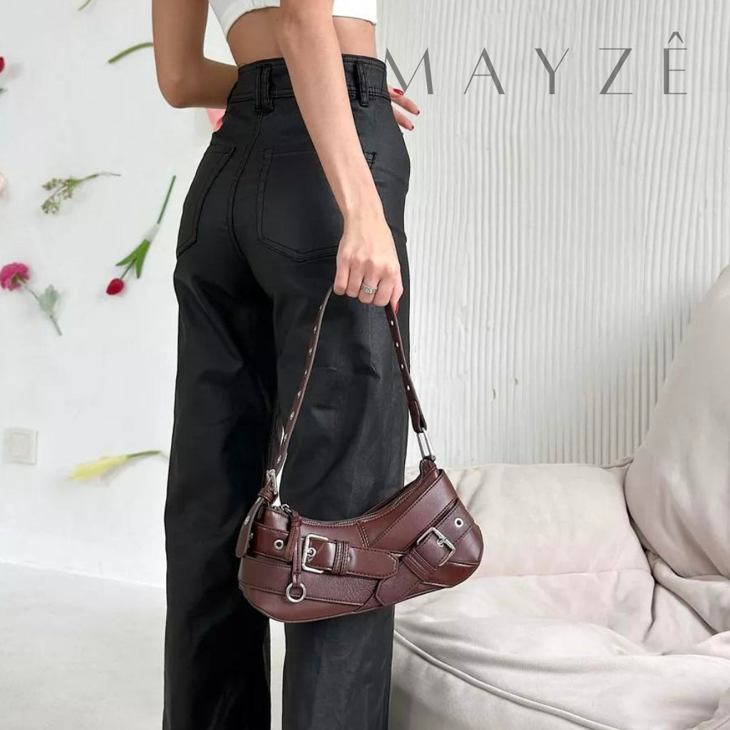 Bolsa Baguete Despojada Sofya, Loja Mayzê Oficial, Loja Mayzê, Mayzê, mayze, maize, loja maize, Loja de bolsas, bolsas, bolsa, bolsa Sofya, Sofya, bolsa de couro, bolsa pro dia a dia, showerbag, crossbory, bolsa em alta, bolsa na moda, bolsa tiktok, bolsa instagram, bolsa em conta, bolsa em promoção, frete grátis, bolsa em promoção, bolsa com divisorias, bolsa media, bolsa pratica, bolsa diferente, bolsa elegante, bolsa chique, bolsa chic, bolsa bonita, bolsa feminina, bolsa de mulher