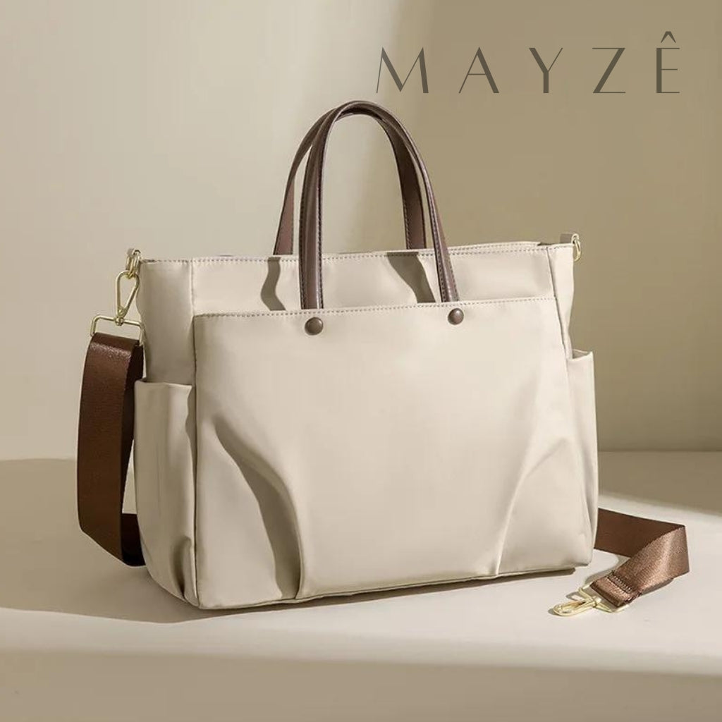 Bolsa Para Notebook Acadêmica Valencia, Loja Mayzê Oficial, Loja Mayzê, Mayzê, mayze, Loja de bolsas, bolsas, bolsa de couro, bolsa pro dia a dia, crossbody, tiracolo, bolsa em alta, bolsa na moda, bolsa tiktok, bolsa instagram, bolsa em conta, bolsa em promoção, frete grátis, bolsa em promoção, bolsa com divisorias, bolsa bonita, bolsa pratica, bolsa Marrom, bolsa preta, bolsa diferente, bolsa elegante, bolsa chique, bolsa bonita, notebook, bolsa para notebook, www.lojamayze.com.br, www.lojamayze.com