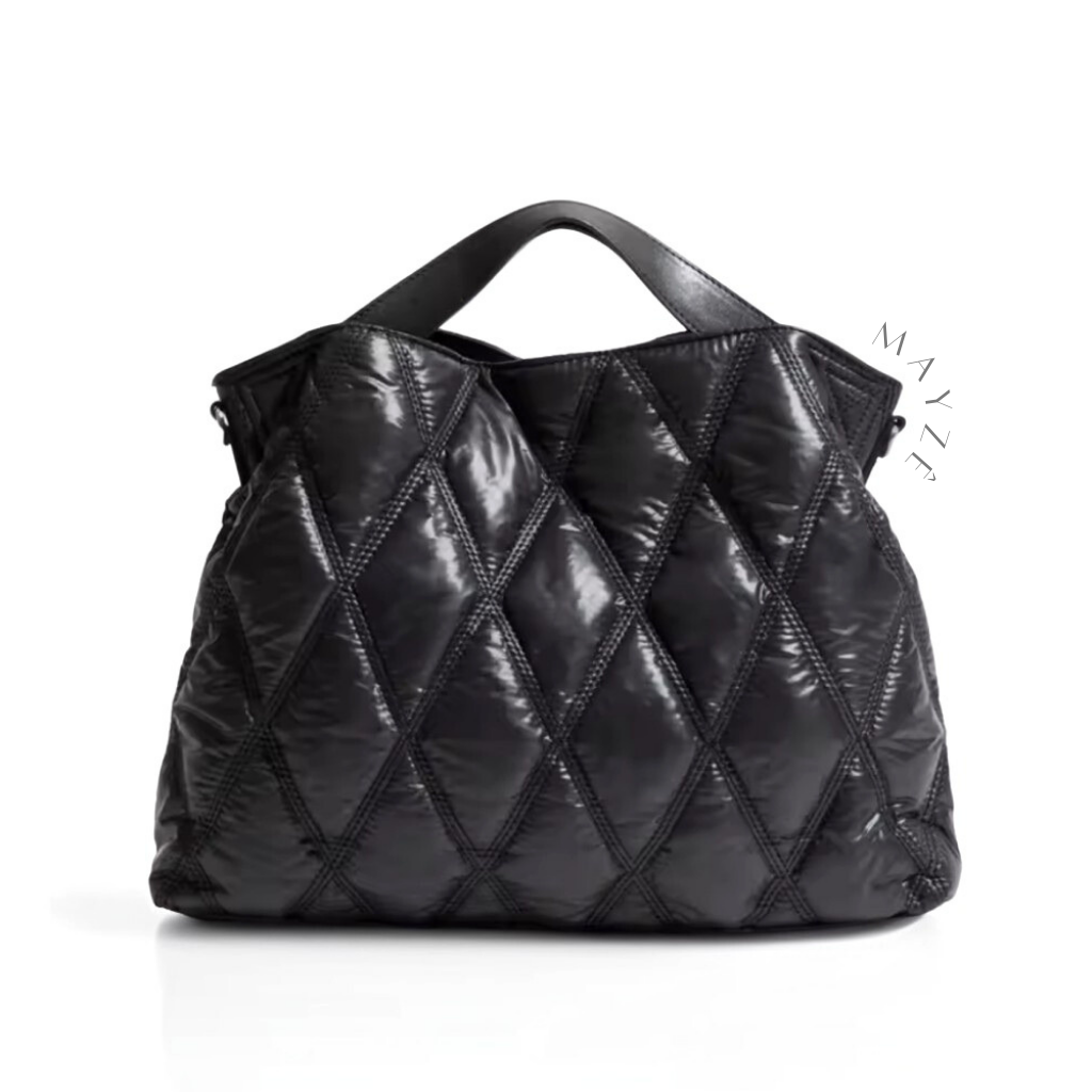 Bolsa Feminina Puffer Rebeca, Bolsa Puffer Média Rebeca, Loja Mayzê, Bolsa Thalya, Bolsa soft, bolsa elegante, bolsa moderna, bolsa chique, bolsa européia, bolsa de luxo, bolsa de frio, bolsa confortável, bolsa em promoção, bolsa de material alcochoado, mayze, mayzê, www.lojamayze.com.br, www.lojamayze.com