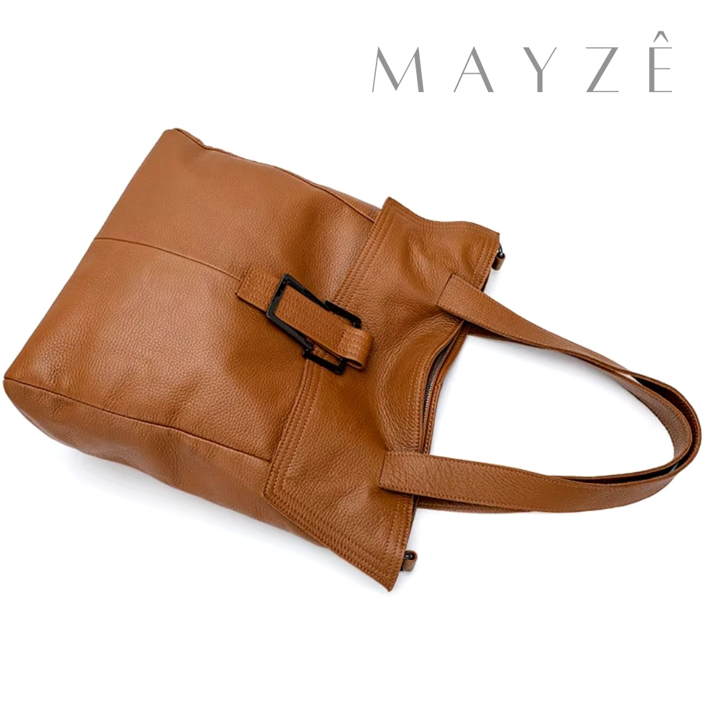 Bolsa Feminina Couro Legítimo Emma, Loja Mayzê, Bolsa Emma, bolsa de couro, bolsa de couro genuíno, bolsa de couro legítimo, bolsa durável, bolsa elegante, bolsa em alta, bolsa feminina, bolsa de mulher, bolsa versátil, bolsa da moda, bolsa de luxo, bolsa de grife, bolsa média, bolsa para o dia a dia, bolsa para uso diário, bolsa em promoção, bolsa da arezzo, bolsa da louis vuitton, bolsa da chanel, bolsa da gucci, mayze, loja mayze, www.lojamayze.com.br,www.lojamayze.com