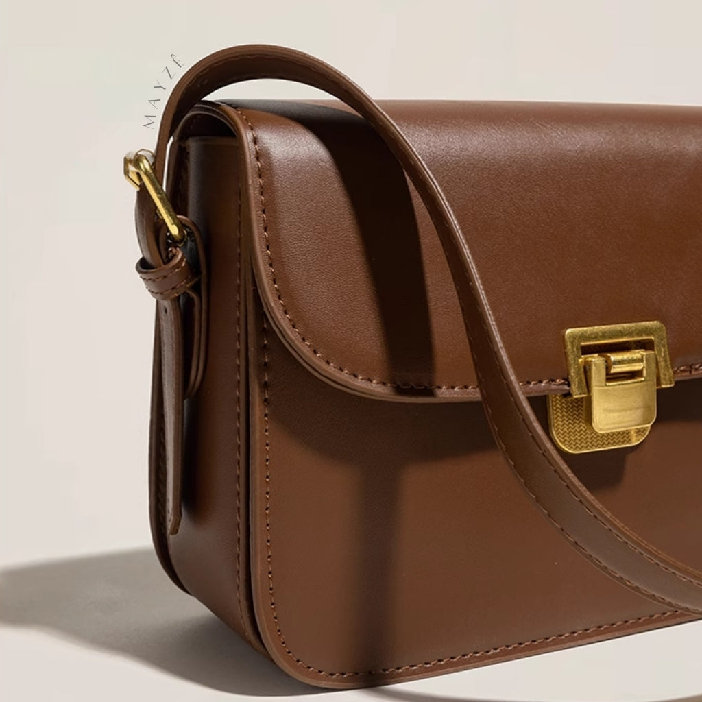 Bolsa De Ombro Flap Nágila, Loja Mayzê, Bolsa Nágila, bolsa de couro, bolsa de luxo, bolsa de grife, bolsa elegante, bolsa de festa, bolsa versátil, bolsa bonita, bolsa fashion, bolsa em promoção, mayze, lojamayze.com, lojamayze.com.br