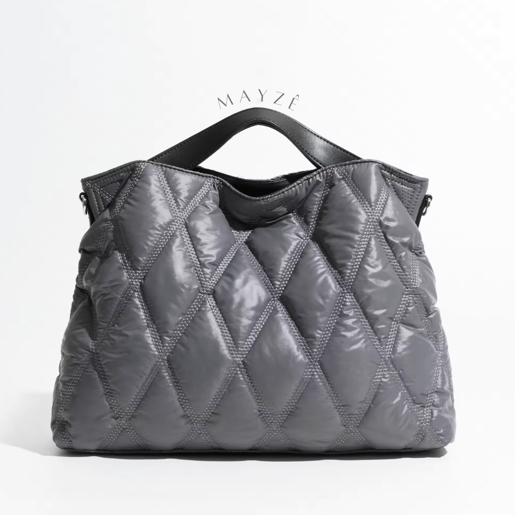 Bolsa Feminina Puffer Rebeca, Bolsa Puffer Média Rebeca, Loja Mayzê, Bolsa Thalya, Bolsa soft, bolsa elegante, bolsa moderna, bolsa chique, bolsa européia, bolsa de luxo, bolsa de frio, bolsa confortável, bolsa em promoção, bolsa de material alcochoado, mayze, mayzê, www.lojamayze.com.br, www.lojamayze.com