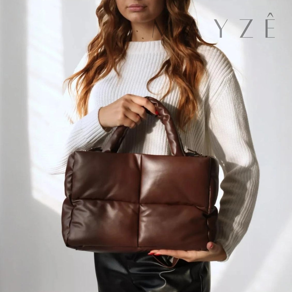 Bolsa Puffer Grande Thalya, Loja Mayzê, Bolsa Thalya, Bolsa soft, bolsa elegante, bolsa moderna, bolsa chique, bolsa européia, bolsa de luxo, bolsa de frio, bolsa confortável, bolsa em promoção, bolsa de material alcochoado, mayze, mayzê