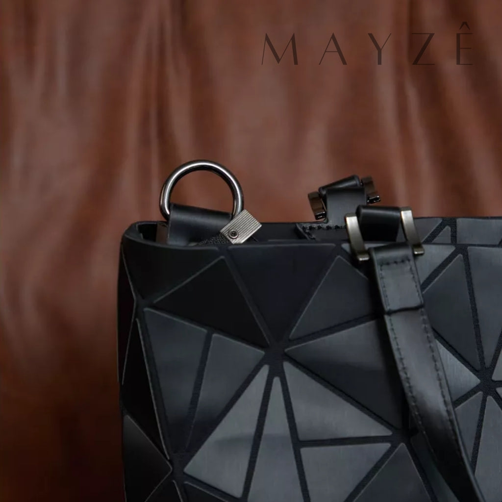 Bolsa Feminina Grade Tote Rosimere, Loja Mayzê, bolsa Rosmeri, Rosmeri, bolsa grande, bolsa tote, bolsa da moda, bolsa na moda. novidades 2024, bolsa de festa, bolsa barata, bolsa elegante, bolsa simples, festas, casamento, casual, bolsa pra casamento, bolsa para festa, bolsa casual, mayze, mayzê, bolsa geométrica, bolsa elegante, frete grátis