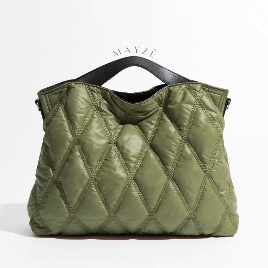 Bolsa Feminina Puffer Rebeca, Bolsa Puffer Média Rebeca, Loja Mayzê, Bolsa Thalya, Bolsa soft, bolsa elegante, bolsa moderna, bolsa chique, bolsa européia, bolsa de luxo, bolsa de frio, bolsa confortável, bolsa em promoção, bolsa de material alcochoado, mayze, mayzê, www.lojamayze.com.br, www.lojamayze.com