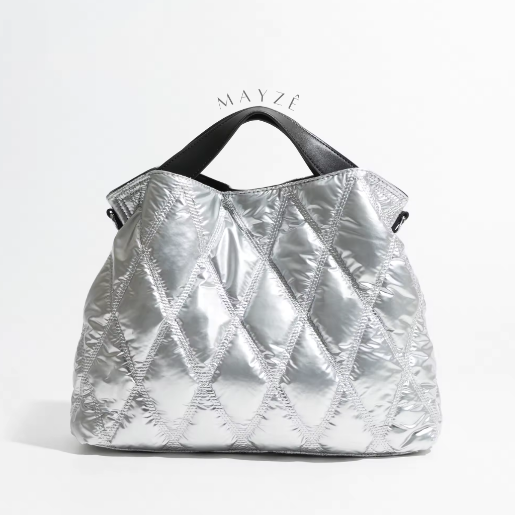 Bolsa Feminina Puffer Rebeca, Bolsa Puffer Média Rebeca, Loja Mayzê, Bolsa Thalya, Bolsa soft, bolsa elegante, bolsa moderna, bolsa chique, bolsa européia, bolsa de luxo, bolsa de frio, bolsa confortável, bolsa em promoção, bolsa de material alcochoado, mayze, mayzê, www.lojamayze.com.br, www.lojamayze.com