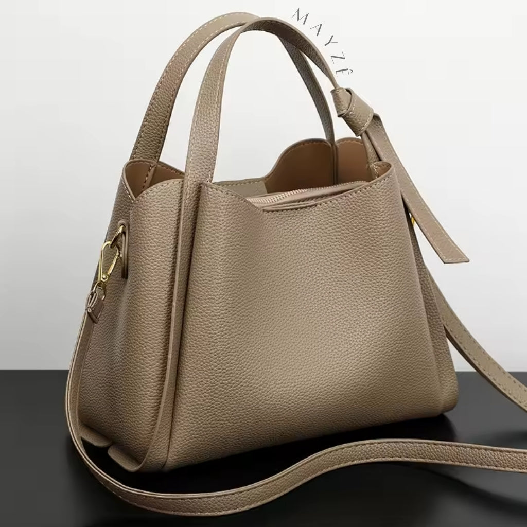 Loja Mayzê, Bolsa Couro Tiracolo Serena, Loja Mayzê, bolsa de mão, bolsa de couro, bolsa feminina, bolsa crossbody, bolsa tiracolo, mayze, lojamayze.com, lojamayze.com.br