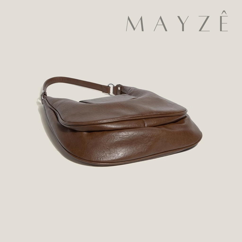 Bolsa De Ombro Feminina Marta, Loja Mayzê, Bolsa Marta, Bolsa de couro, bolsa grande, bolsa tote, bolsa de ombro, tote bag, bolsa espaçosa, bolsa elegante, bolsa coringa, bolsa vintage, bolsa versátil, bolsa em promoção, mayzê, mayze, lojamayze.com, lojamayze.com.br