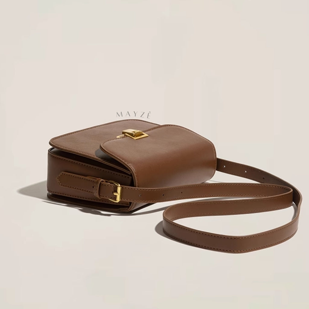 Bolsa De Ombro Flap Nágila, Loja Mayzê, Bolsa Nágila, bolsa de couro, bolsa de luxo, bolsa de grife, bolsa elegante, bolsa de festa, bolsa versátil, bolsa bonita, bolsa fashion, bolsa em promoção, mayze, lojamayze.com, lojamayze.com.br