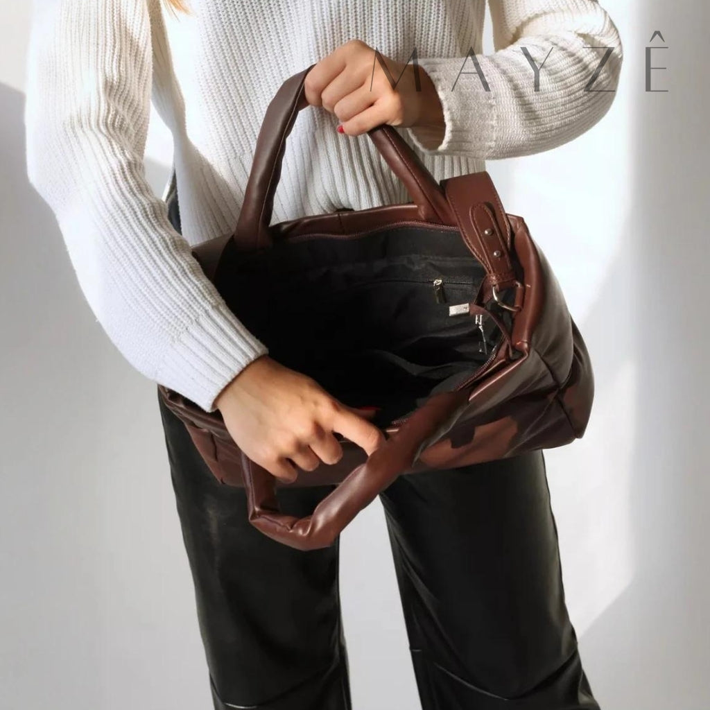 Bolsa Puffer Grande Thalya, Loja Mayzê, Bolsa Thalya, Bolsa soft, bolsa elegante, bolsa moderna, bolsa chique, bolsa européia, bolsa de luxo, bolsa de frio, bolsa confortável, bolsa em promoção, bolsa de material alcochoado, mayze, mayzê