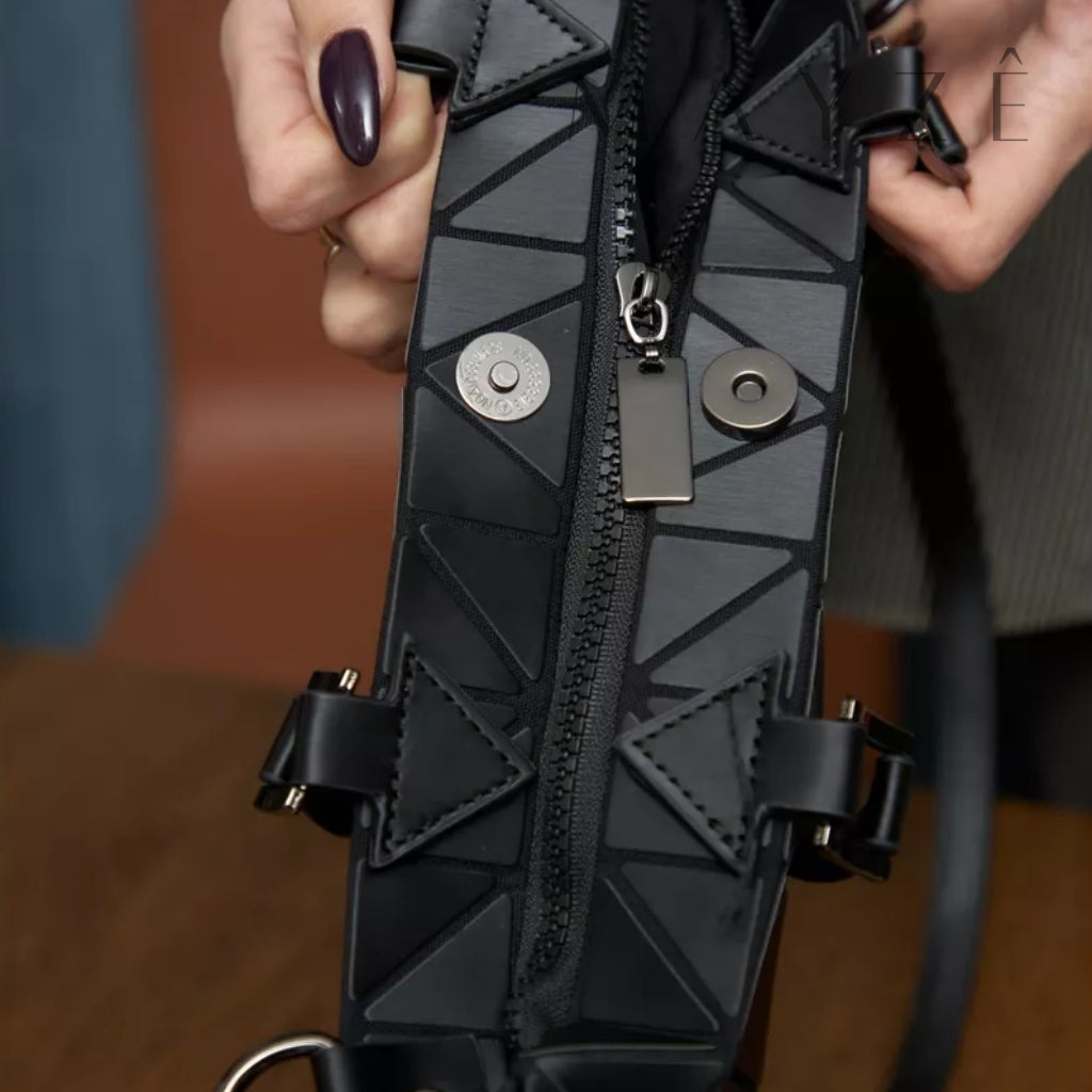 Loja Mayzê, bolsa Rosmeri, Rosmeri, bolsa grande, bolsa tote, bolsa da moda, bolsa na moda. novidades 2024, bolsa de festa, bolsa barata, bolsa elegante, bolsa simples, festas, casamento, casual, bolsa pra casamento, bolsa para festa, bolsa casual, mayze, mayzê, bolsa geométrica, bolsa elegante, frete grátis