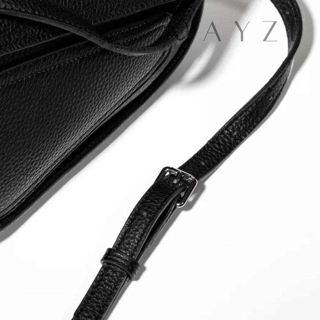 Bolsa Média Tiracolo Lena, Loja Mayzê, Bolsa Lena, bolsa de grife, bolsa estilosa, bolsa da moda, bolsa feminina, bolsa de couro, bolsa famosa, bolsa em alta, loja mayze, www.lojamayze.com, www.lojamayze.com.br, bolsa feminina