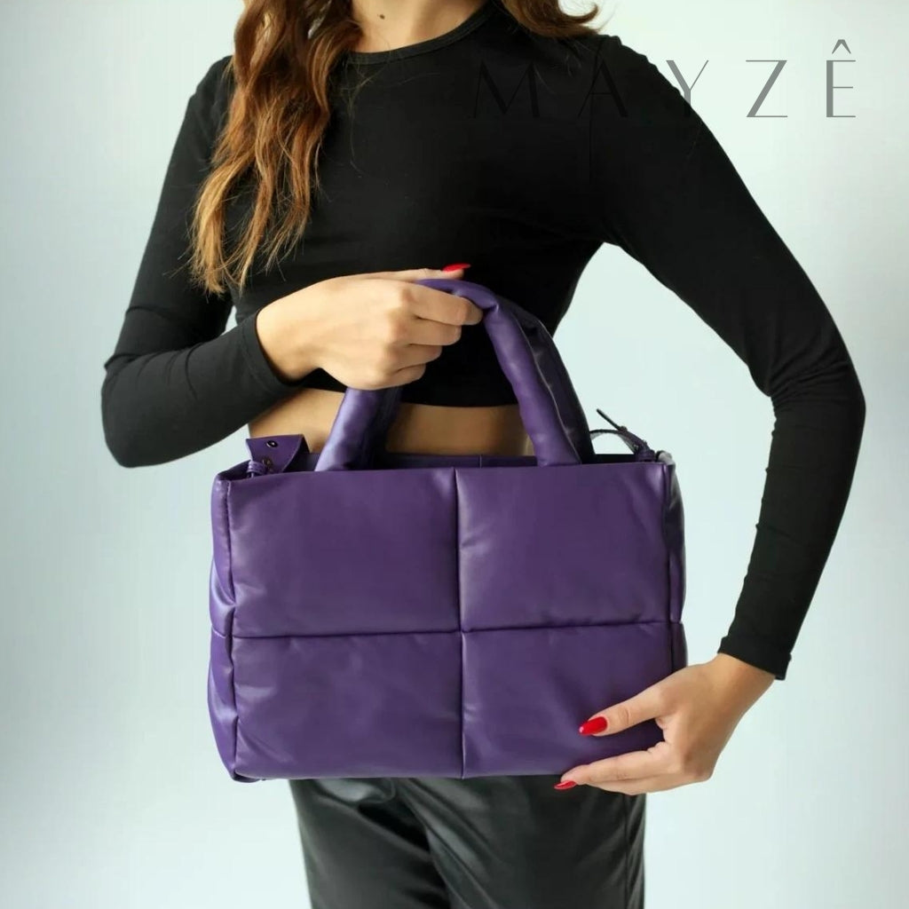 Bolsa Puffer Grande Thalya, Loja Mayzê, Bolsa Thalya, Bolsa soft, bolsa elegante, bolsa moderna, bolsa chique, bolsa européia, bolsa de luxo, bolsa de frio, bolsa confortável, bolsa em promoção, bolsa de material alcochoado, mayze, mayzê
